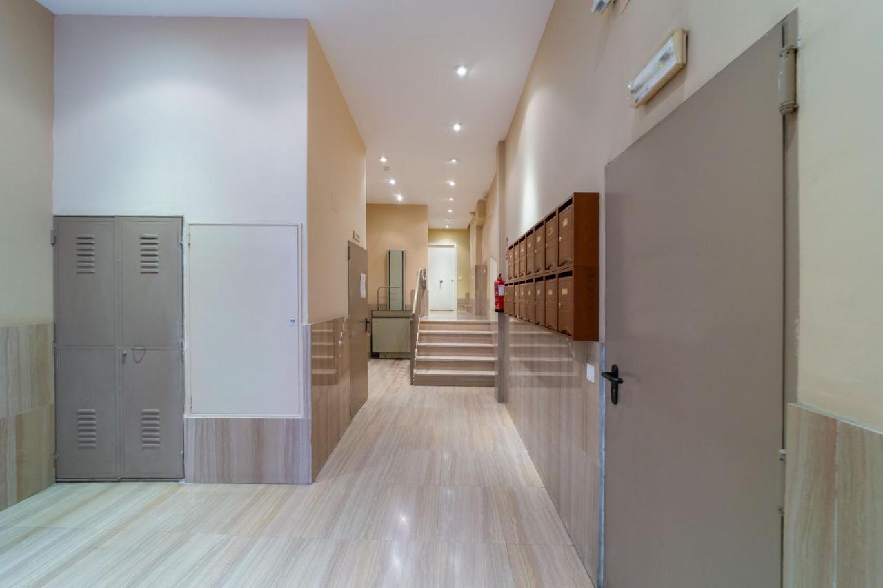 Apartamentos Gran Via Madrid Exterior foto